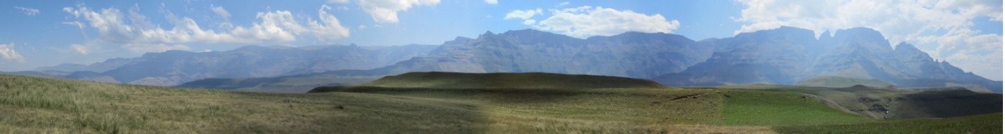 A panorama of the berg as
      seen from the top of Van Heyningen's Pass